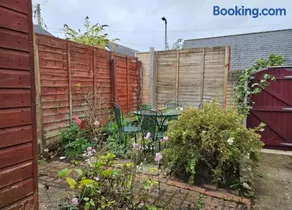 B&B Rooms in terraced house in Sudbury centre - Image 2
