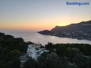 Private villa Pyrgos - Heated Pool & Sea View - Walking distance from beaches & Liapades - Image 1