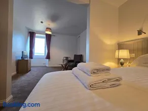 Carnaburg Guesthouse - Image 2