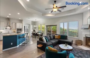 Austin Area Resort Home, Heated Pool, Hot Tub - Image 1