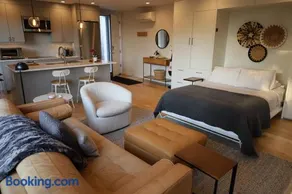 Modern Studio with Rooftop Deck and Sunset Views - Image 3
