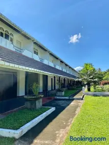 Green Island Hotel Waikkal - Image 4