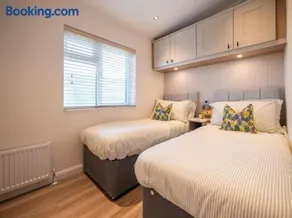 Countryside Lodge Retreat on Golf Course - Image 3