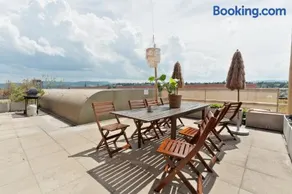 Design Penthouse Rooftop Loft, 190sq, 5 Beds, 2 Panorama Terrace, 1min to Main Station- 5min to City - Image 4