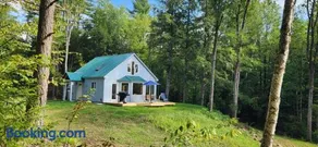 Magical Retreat Cottage, 15 min from Mt Snow skiing - Image 1