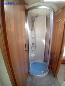 Railway cottage caravan - Image 4
