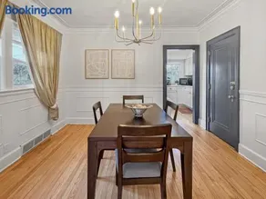 Modern 3BR Duplex Side A Near Drake University - Image 3