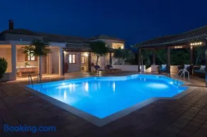 White sand Villa. Spacious villa with prive pool. - Image 2