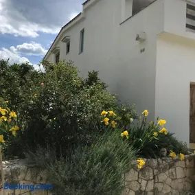 Six bedroom Holiday home Matea - Image 2