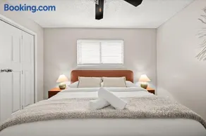 Modern - Round Rock 1BR -Near Austin - King Bed - Image 3