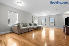 Near YALE - Beautiful Waterfront Townhouse in New Haven - Image 4
