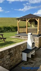 PRIVATE LUXURY Barn Stay with Hot Tub and OUTDOOR ENTERTAINMENT, YORKSHIRE DALES SLEEPS 10! - Image 3