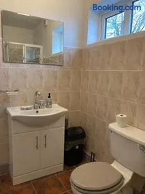 Oak Forest Cottage - Image 3