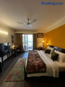 ALOHA DIVINE GANGES APARTMENTS with INFINITY POOL - Image 4