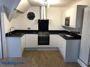 5, Sandleigh Apartment - Image 5