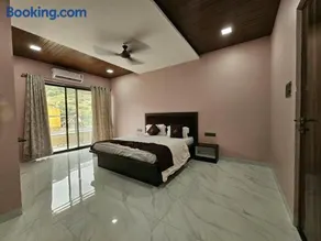 Mountain Retreat villa lonavala - Image 1