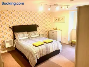 Outstanding Llangollen Riverside Apartment - Image 4