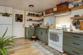 The Little Lolo Lodge - Image 1