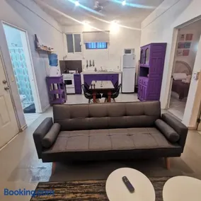 2 bedroom apartment with a/c Wi-Fi best location! - Image 1