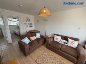 288, Two bed Chalet on Belle Aire Holiday Park - With private veranda, sleeps 5, pet friendly, free Wi-Fi, bed linen and towels included and onsite entertainment available - Image 3