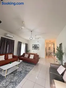 KLIA Transit ARA Homestay Sepang, 4Br 8pax cozy Semi D Self Check In - Image 1