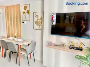 Luxury Condo near NAIA Airport & MOA with FREE Pool & Gym - Image 1