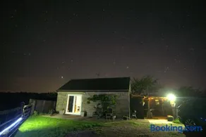 The Hideaway with hot tub - Image 3