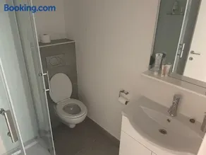 Room AA - Image 2