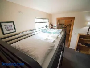 Ashland Commons Hostel - Image 5