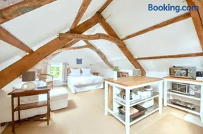 The Attic Apartment, Quay Street Studios Cardigan - Image 1