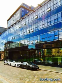 Glasgow City Center Flat with Parking - Image 2