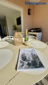 Proche St Tropez refait à neuf bord de plage et piscine - Image 3
