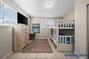 Private 5BR Oasis with Pool Near Clearwater Beach - Image 4