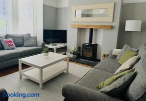 Coast House Cromer - Sleeps 15, hot tub, sea views - Image 2