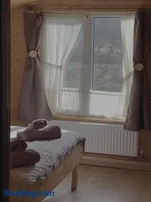 Cabană la poalele munților cu ciubăr - Image 2