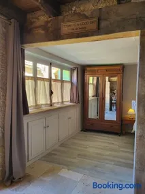 Airbnb: Vieilles Pierres et Rivière en Périgord - Image 1