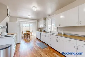 Beautiful historic family home on a Cherry Orchard with patio grill and WiFi - Image 4