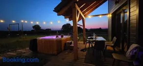 Osada Miłojeż - całoroczne Domy Premium w Borach Tucholskich, Jacuzzi pod gwiazdami - Image 3