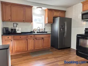 4br St Paul Retreat Near Lake Phalen Sleeps 13 - Image 2