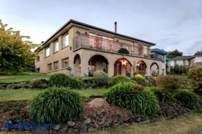 Spacious Apartment with the view of Mt. Wellington - Image 1