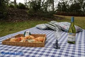 Scenic Rural Retreat, foothills of Mt Mee Qld AU - Image 4
