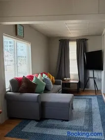 Sleeps 5-6 - across from Nantasket Beach - Image 2