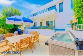6BR5BA Hot Tub Steps to Beach Parking Pet Friendly - Image 3