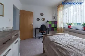 Schöne lichtdurchflutete Ferienwohnung mit Balkon - Image 1