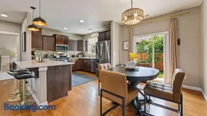 Spacious home centrally located by Science Center - Image 3