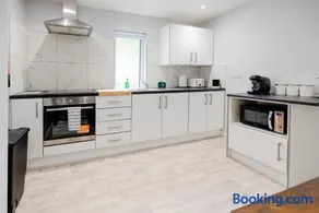 MODERN 2 BeD APARTMENT - Image 3