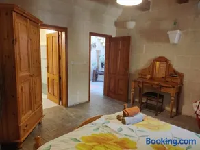 Ta' Karkar Villa Bed and Breakfast - Image 3