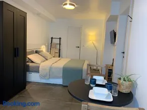 Homestay, ground floor, comfort room - Image 1