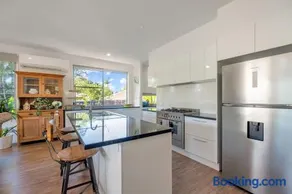 Contemporary Home in the Heart of Mudjimba - Image 3
