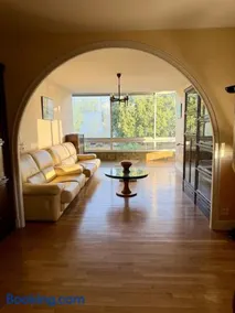 Large, bright apartment near Micropolis - Image 2